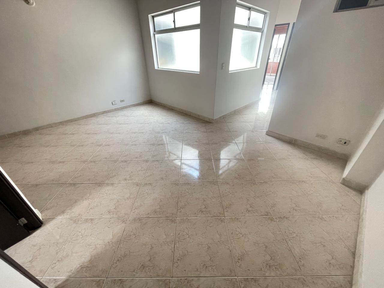 Apartamento de 3 habitaciones en Mesa - 2