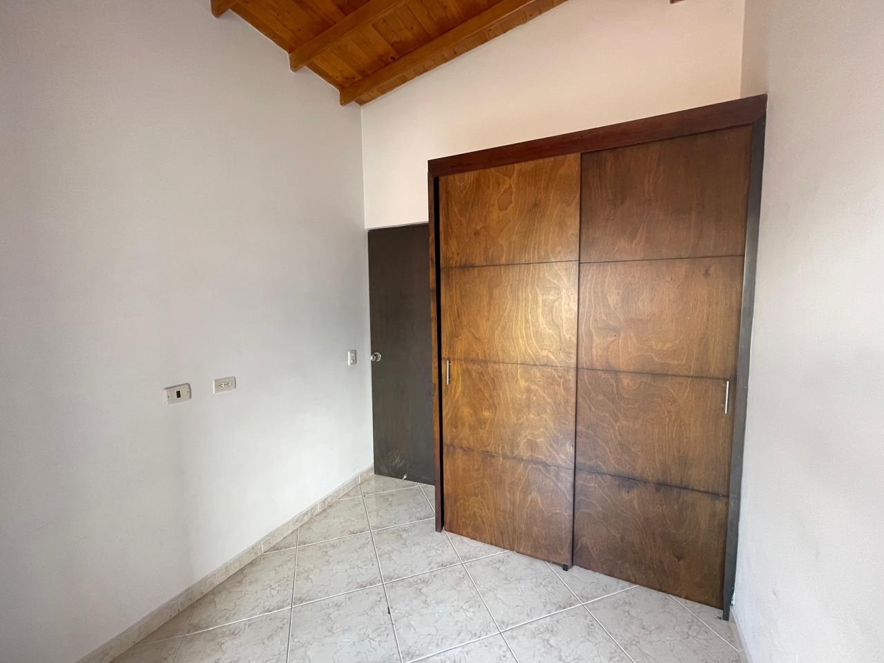 Apartamento de 3 habitaciones en Mesa - 10