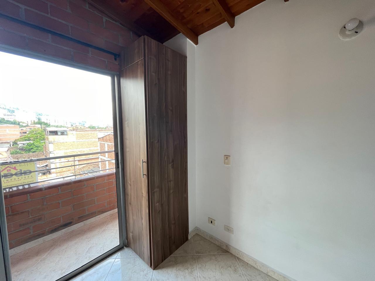 Apartamento de 3 habitaciones en Mesa - 8