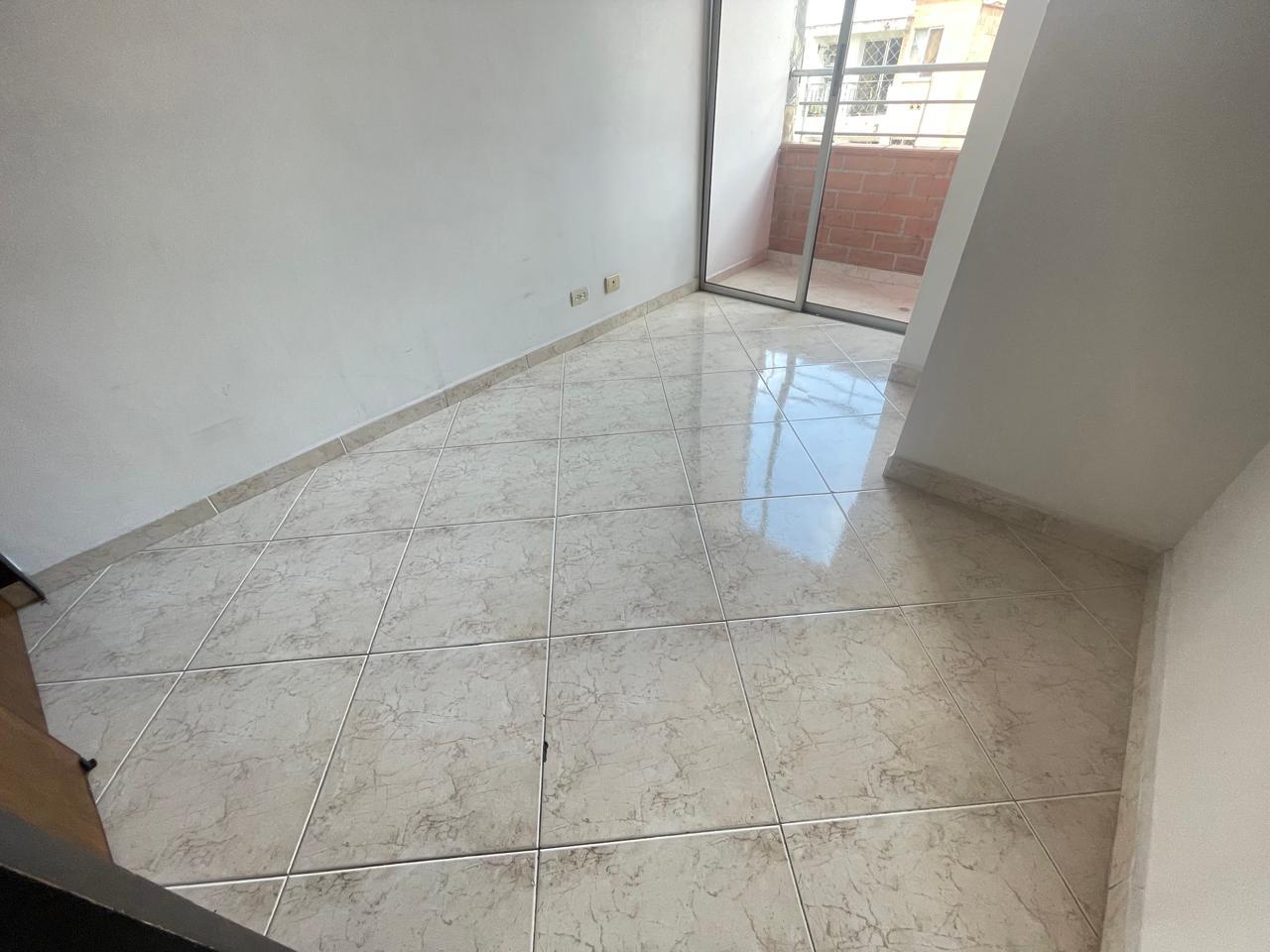 Apartamento de 3 habitaciones en Mesa - 9