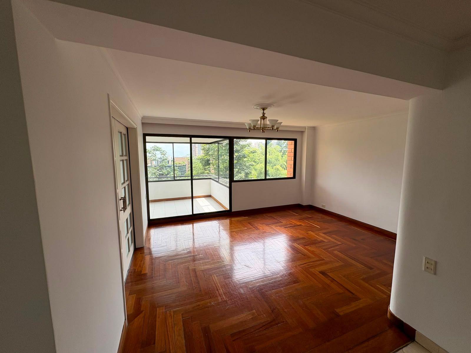 Apartamento de 3 habitaciones en Poblado - 3