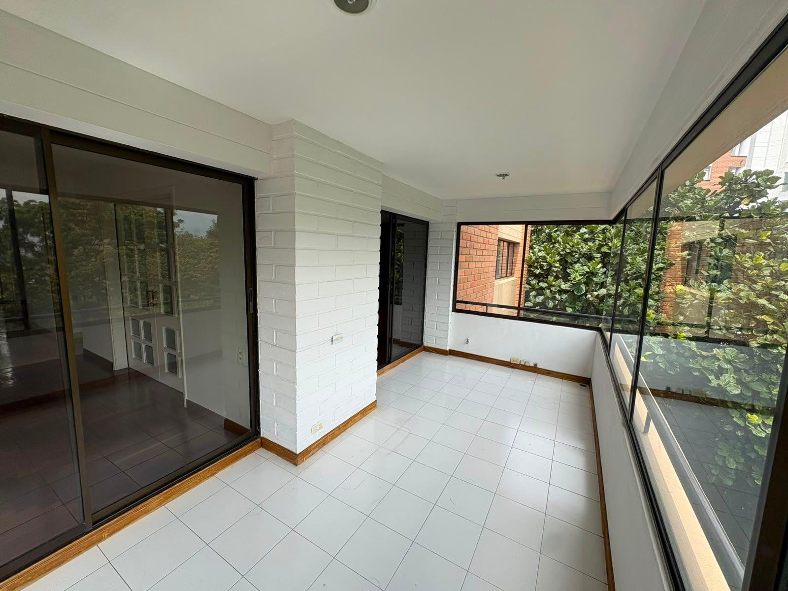 Apartamento de 3 habitaciones en Poblado - 27